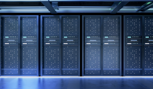 Cloud computing course with hands-on labs on Microsoft Azure, including VMs, storage accounts, and security features